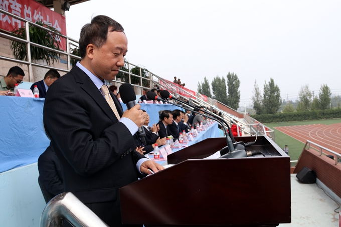 1506768090119701.jpg 20170929军训汇报演出 (14)_看图王.jpg